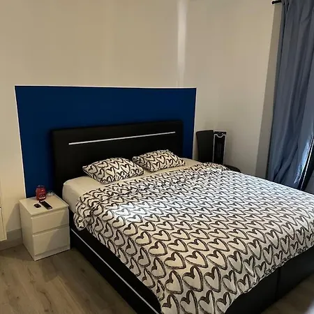 Qdb Hyper Centre Guest house