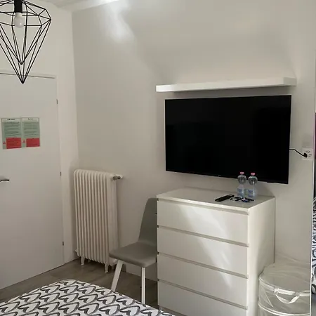Qdb Hyper Centre Guest house *